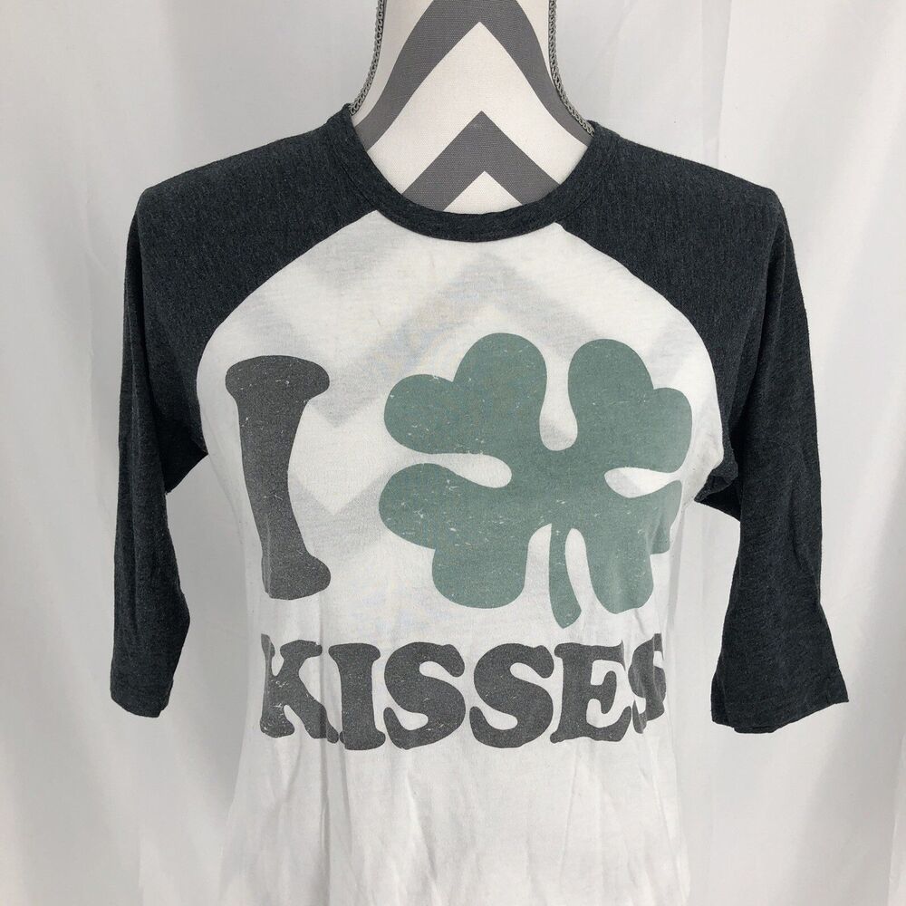 LOL Vintage I 🍀 Kisses Irish St. Patrick’s Day 3/4 Sleeve T Shirt Large